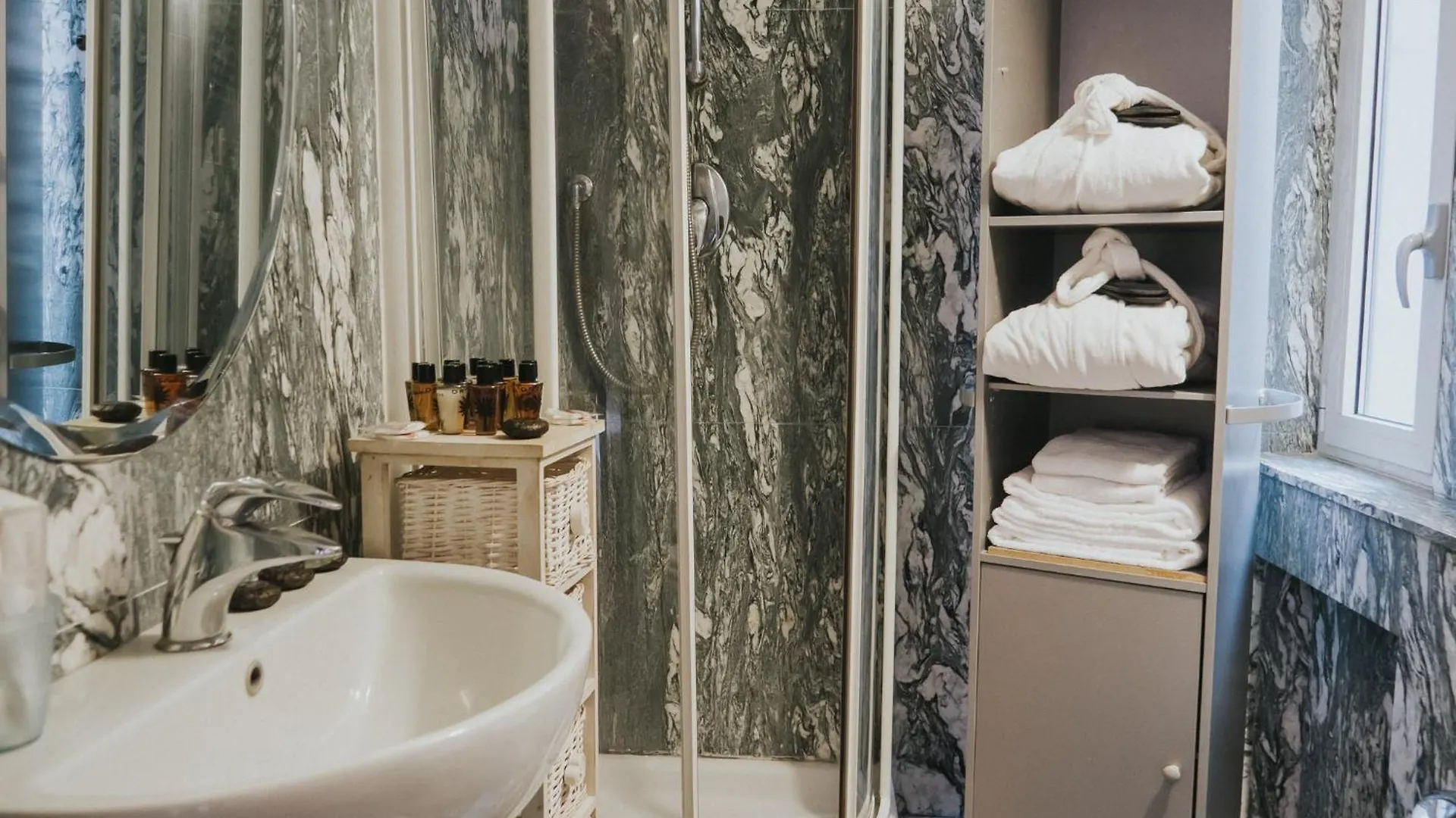 PRESTIGE BOUTIQUE HOMES - Piazza Missori Milano Italia